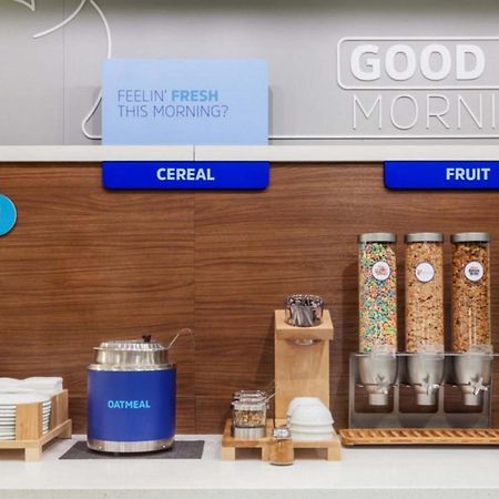 Holiday Inn Express - Alliance By Ihg Экстерьер фото