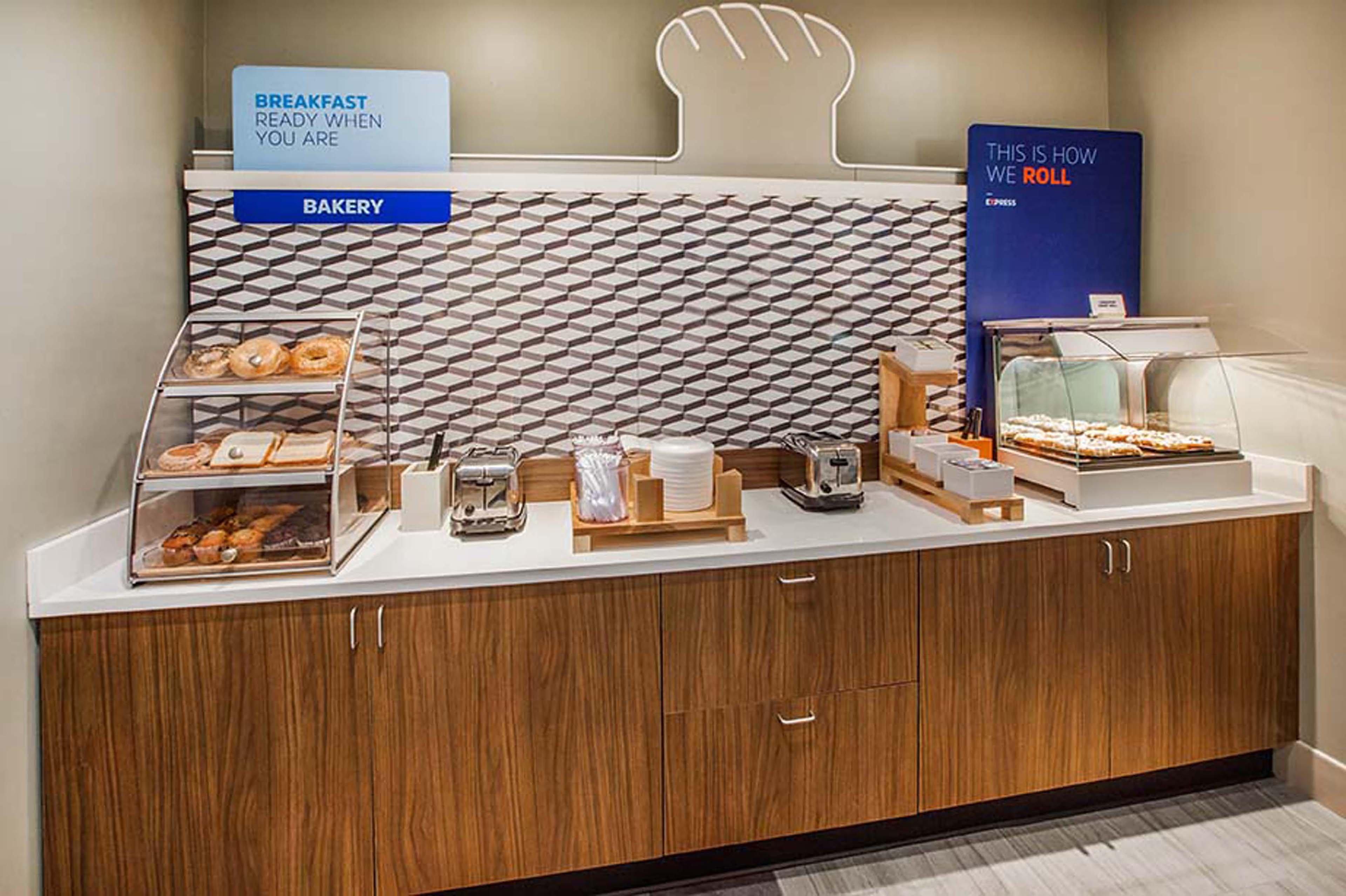 Holiday Inn Express - Alliance By Ihg Экстерьер фото